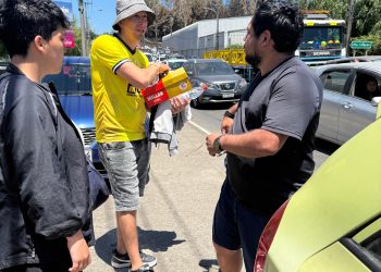 Entrega de ayuda solidaria por incendios
